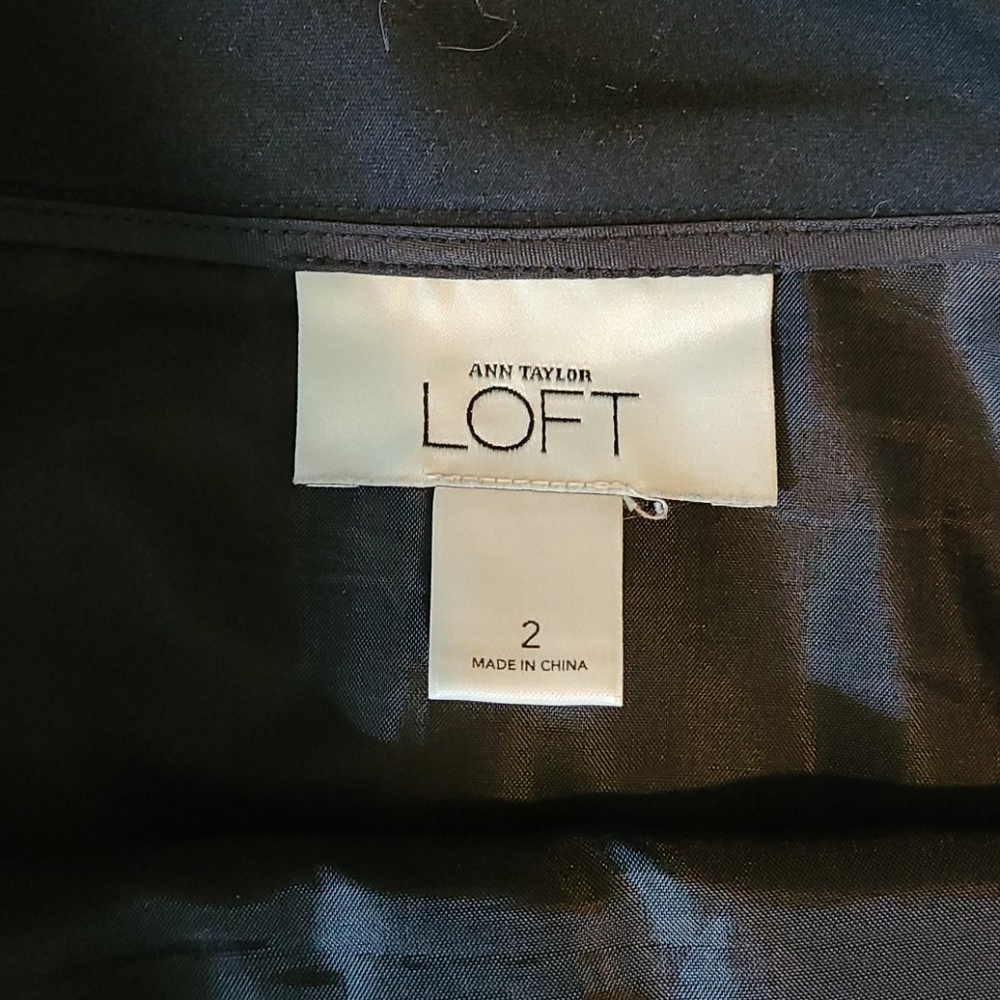 LOFT pleated skirt, size 2 - Picture 3 of 4